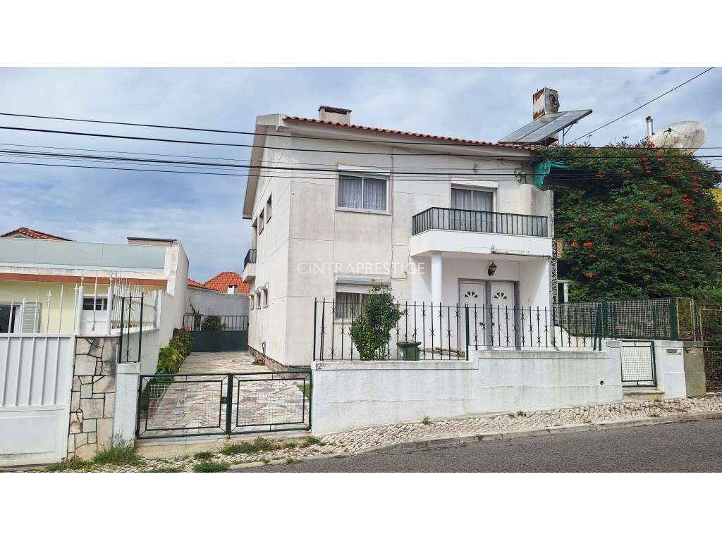 Moradia T4 com quintal e garagem em Algueirão - Grande imagem: 2/31