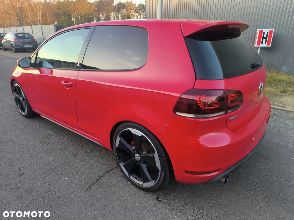 Volkswagen Golf 2.0 GTI adidas - 8