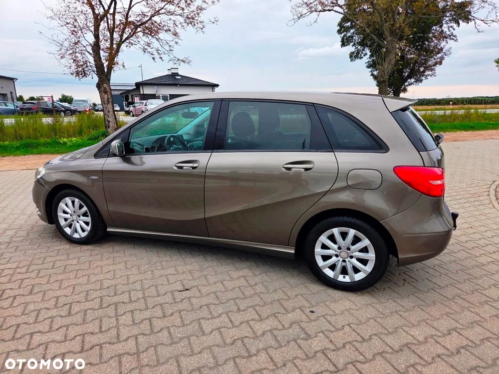 Mercedes-Benz Klasa B 180 CDI (BlueEFFICIENCY) 7G-DCT - 17