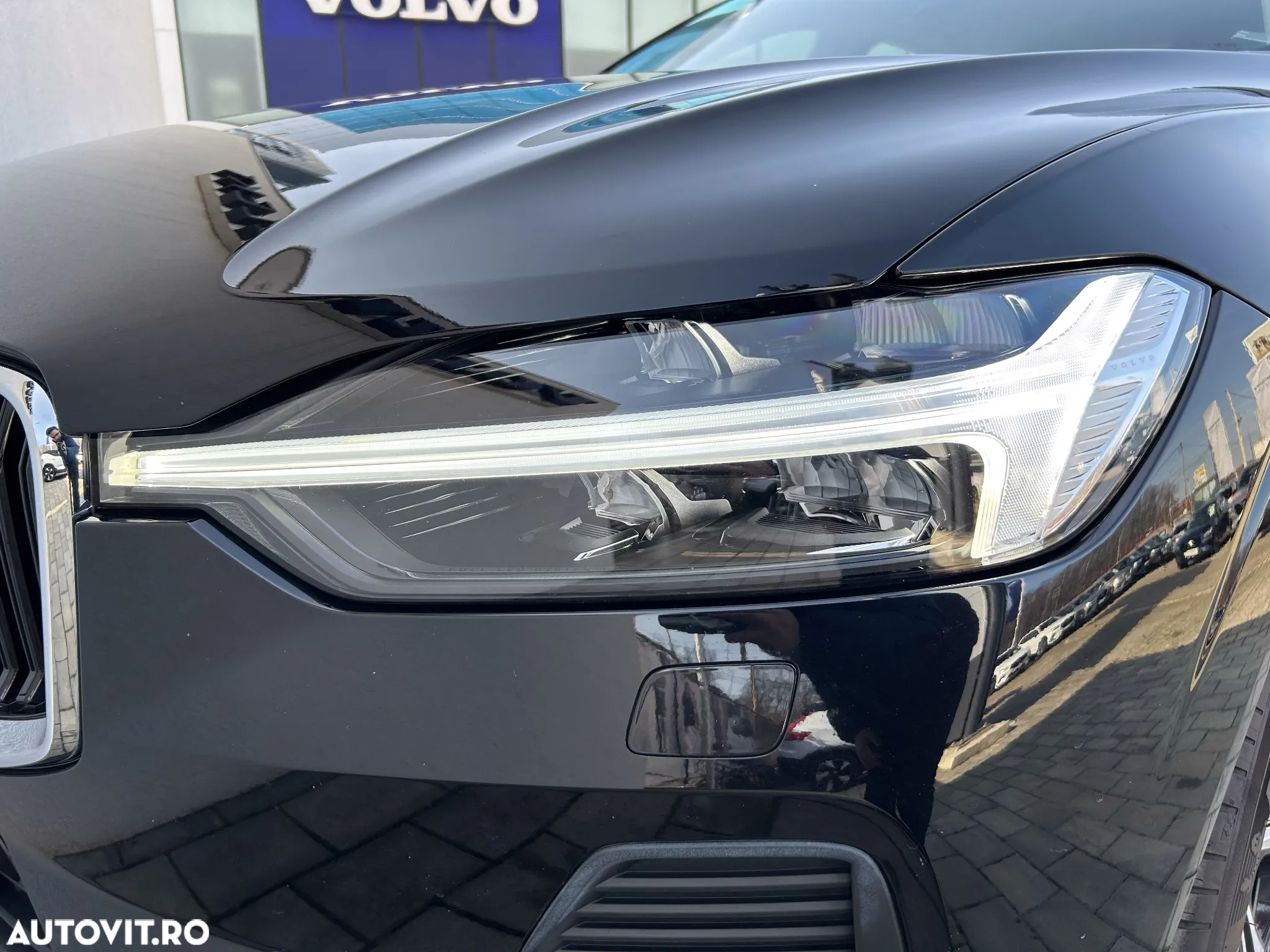 Volvo XC 60 B5 MHEV AT8 AWD Momentum Pro - 40