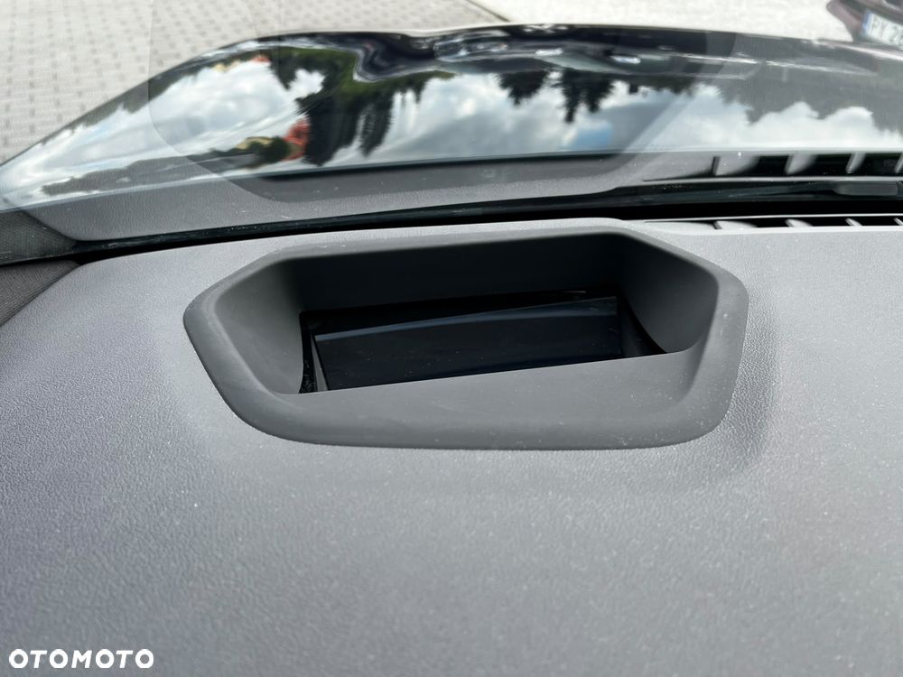 BMW Seria 5 M550i xDrive - 29