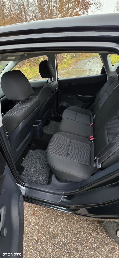 Hyundai i30 1.4 Base + - 16