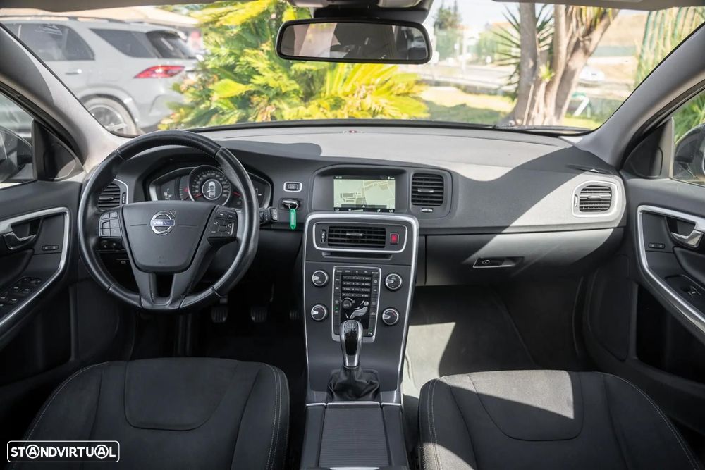 Volvo V60 2.0 D2 Momentum - 9