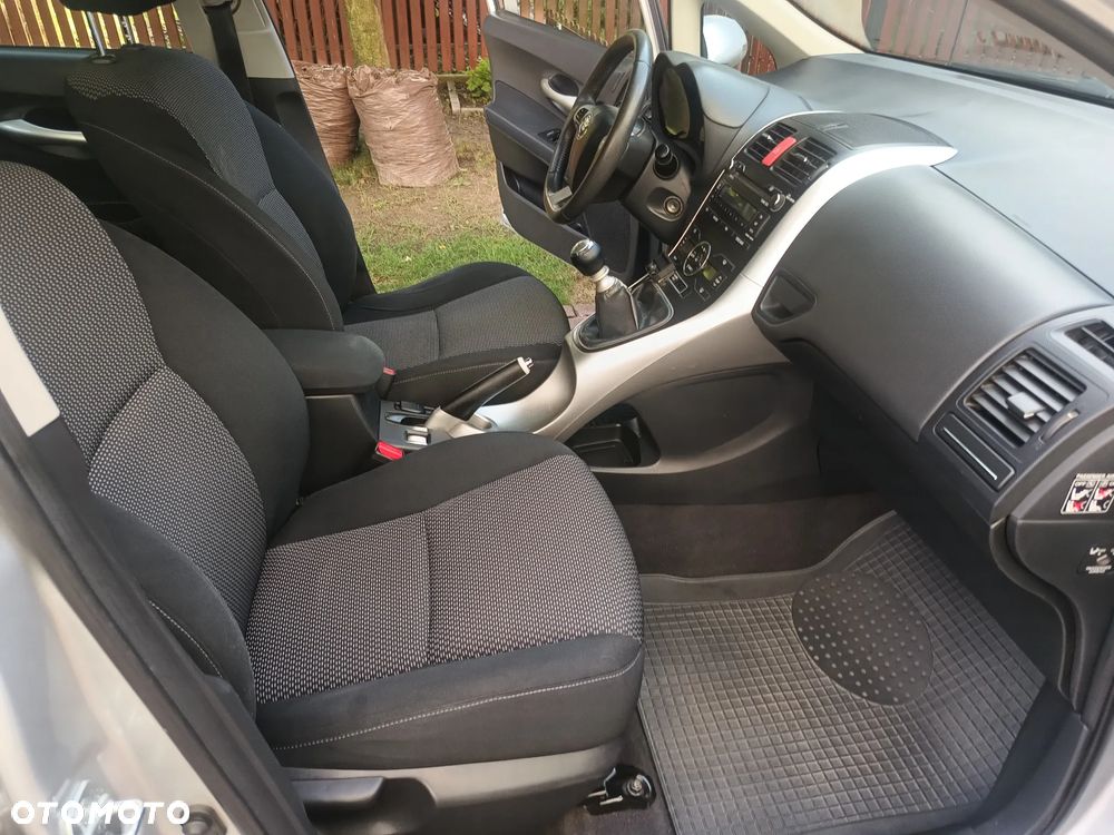 Toyota Auris 1.6 Sol - 17