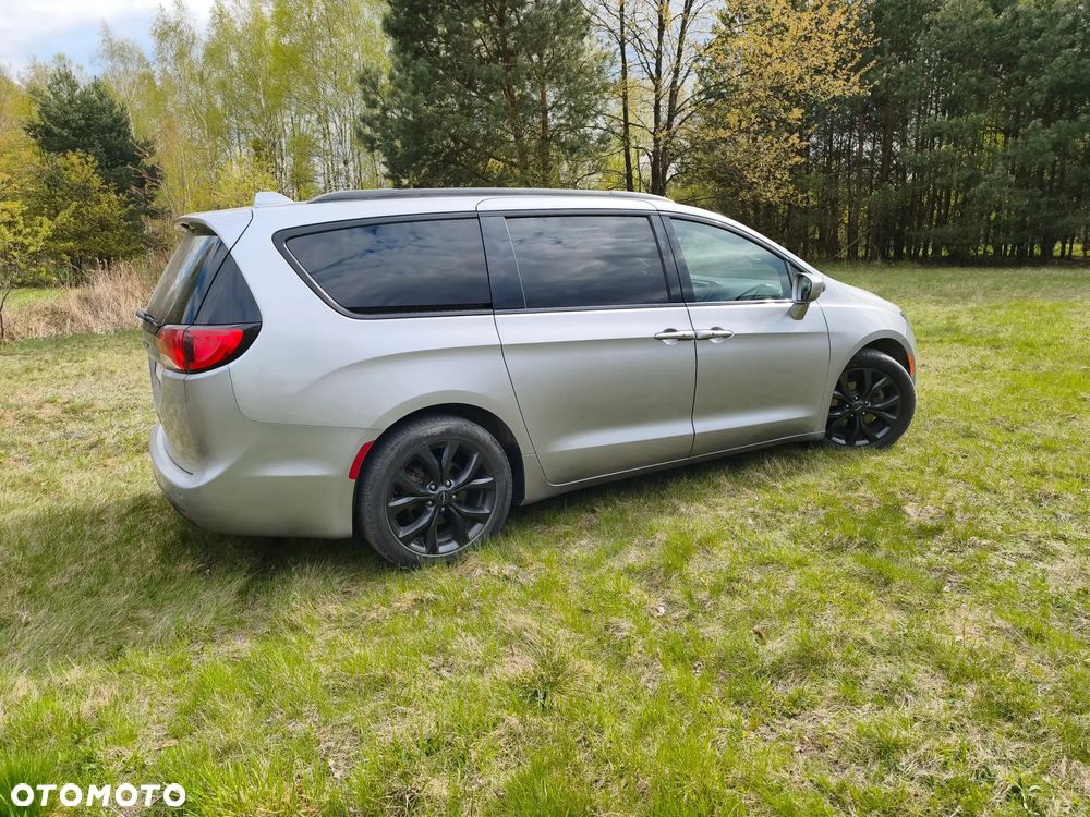 Chrysler Pacifica - 15