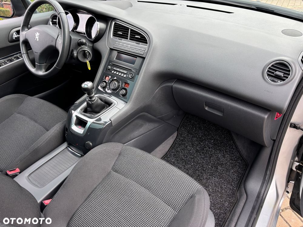 Peugeot 5008 1.6 THP Family 7os - 15