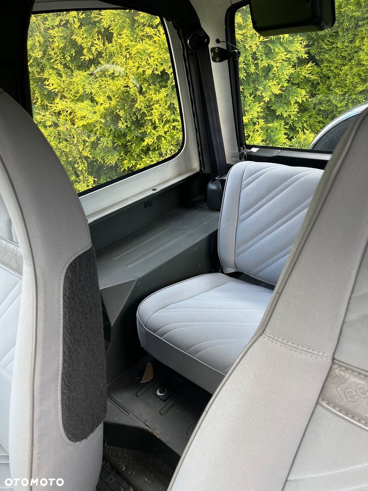 Jeep Wrangler 2.5L - 7