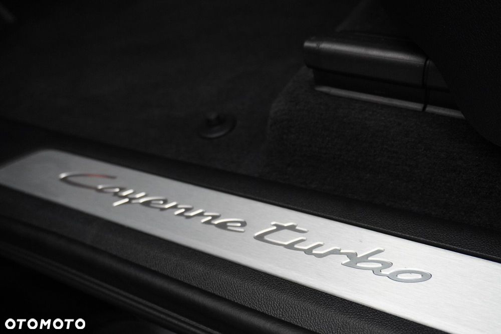 Porsche Cayenne - 22