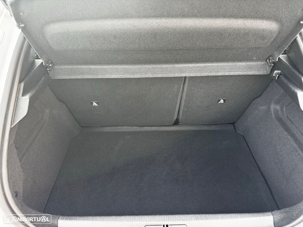 Peugeot e-208 Active - 21