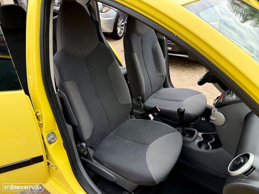 Peugeot 107 1.0 Urban - 49