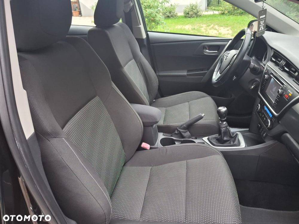 Toyota Auris 1.6 Valvematic Executive - 24
