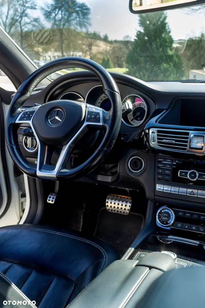 Mercedes-Benz CLS 500 4-Matic BlueEff - 16