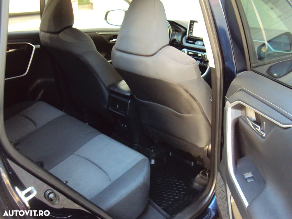 Toyota RAV4 - 6