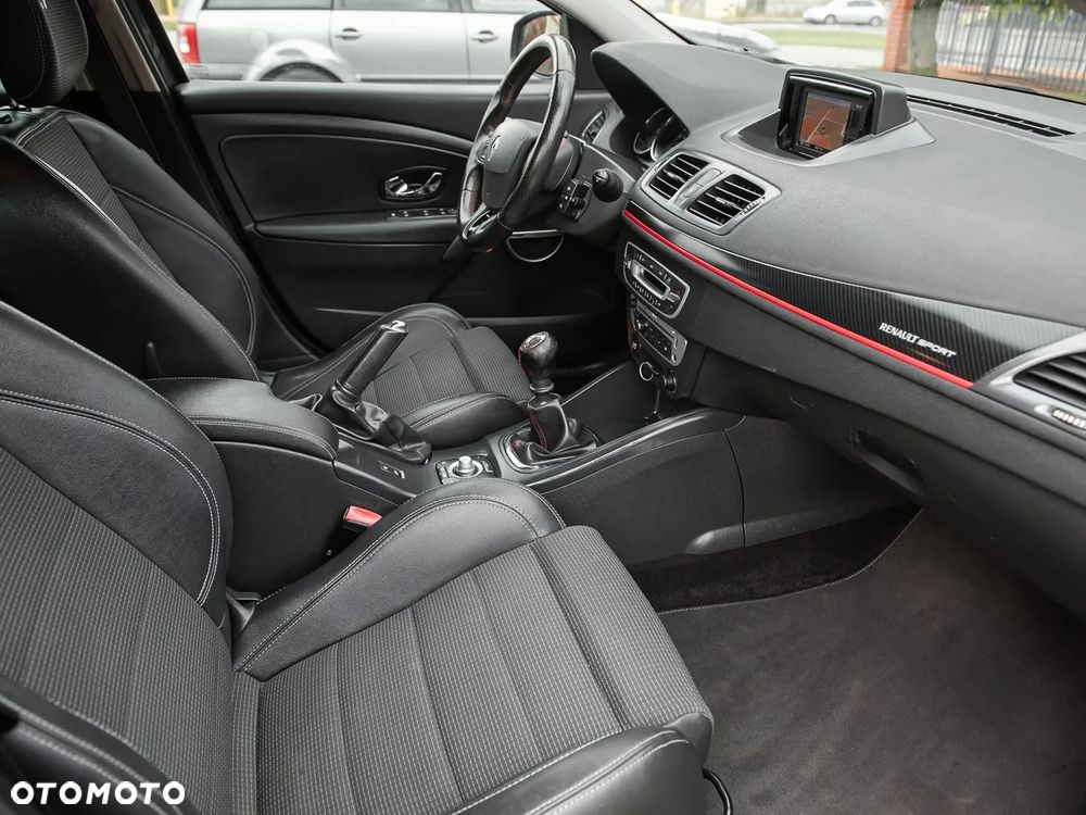 Renault Megane TCe 180 GT - 26