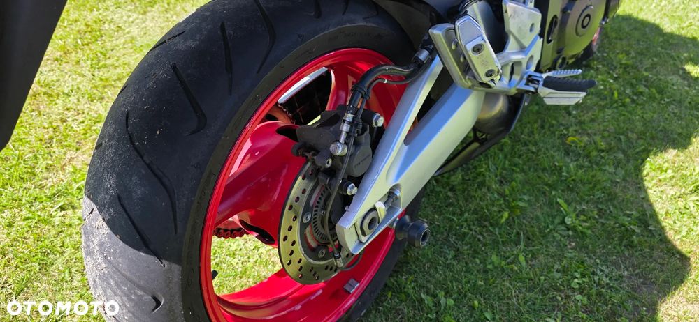 Suzuki GSR - 10
