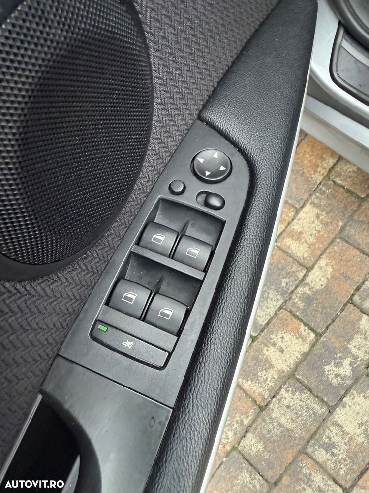 BMW Seria 3 318d DPF Touring Edition Exclusive - 17