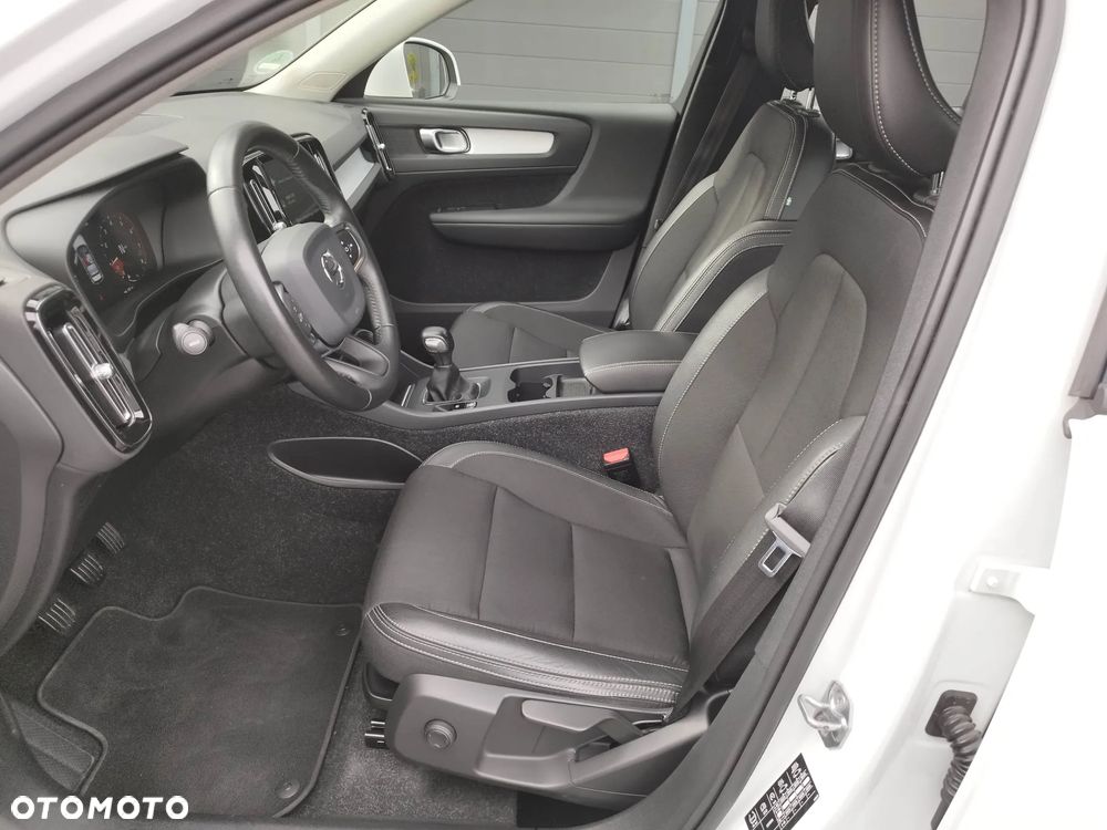 Volvo XC 40 T3 Momentum - 23