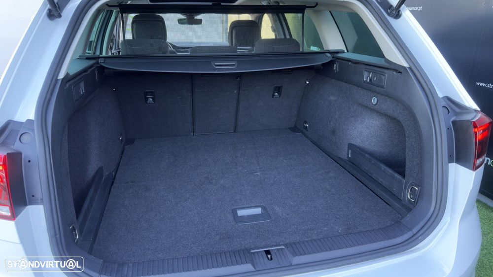 VW Passat Variant 2.0 TDI Business DSG - 33