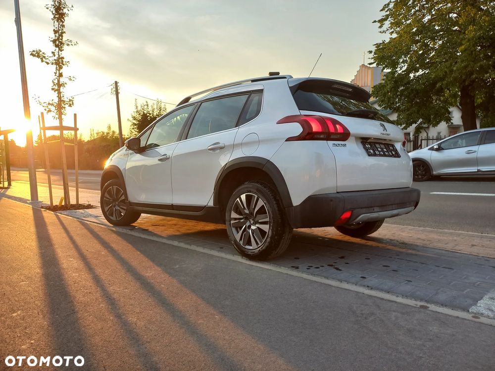 Peugeot 2008 1.2 Pure Tech Allure S&S EAT6 - 9