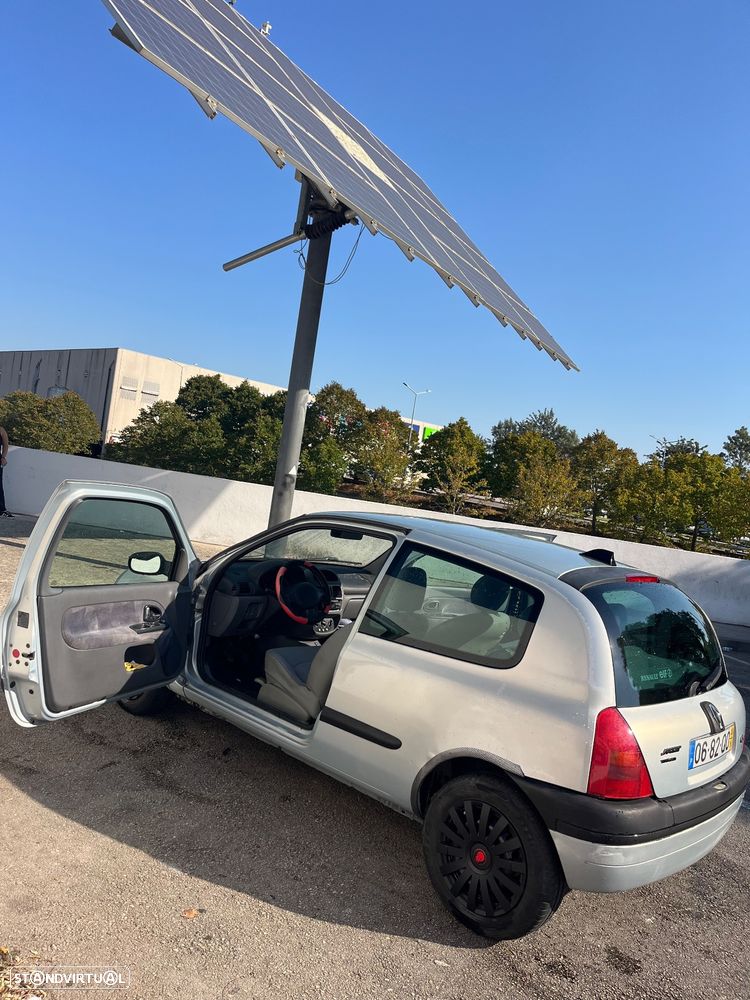 Renault Clio 1.2 RXE - 2