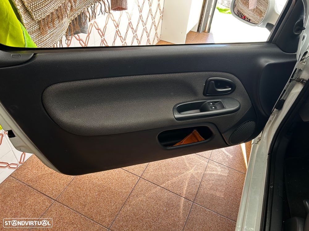 Renault Clio 1.5 dCi Confort Authentique - 19