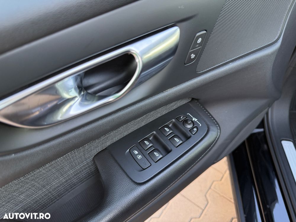 Volvo V60 B4 MHEV AT8 FWD Momentum - 23