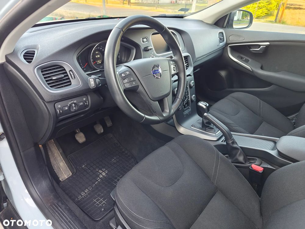 Volvo V40 D2 Drive-E Momentum - 15