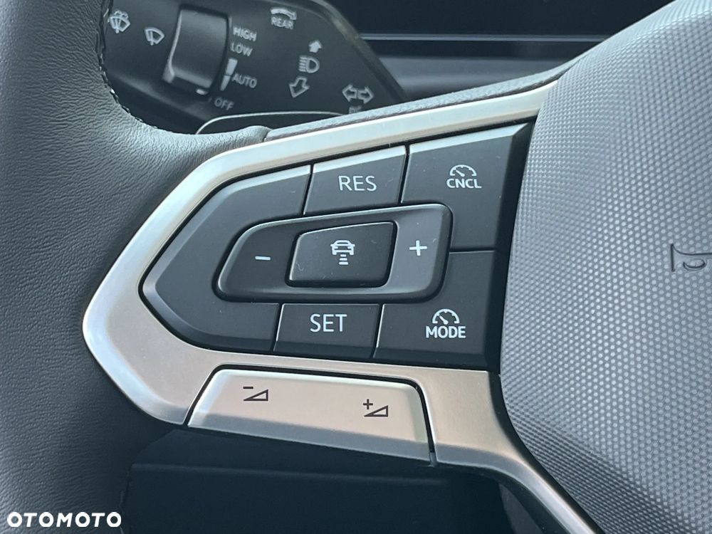 Volkswagen T-Roc 1.5 eTSI Life DSG - 27