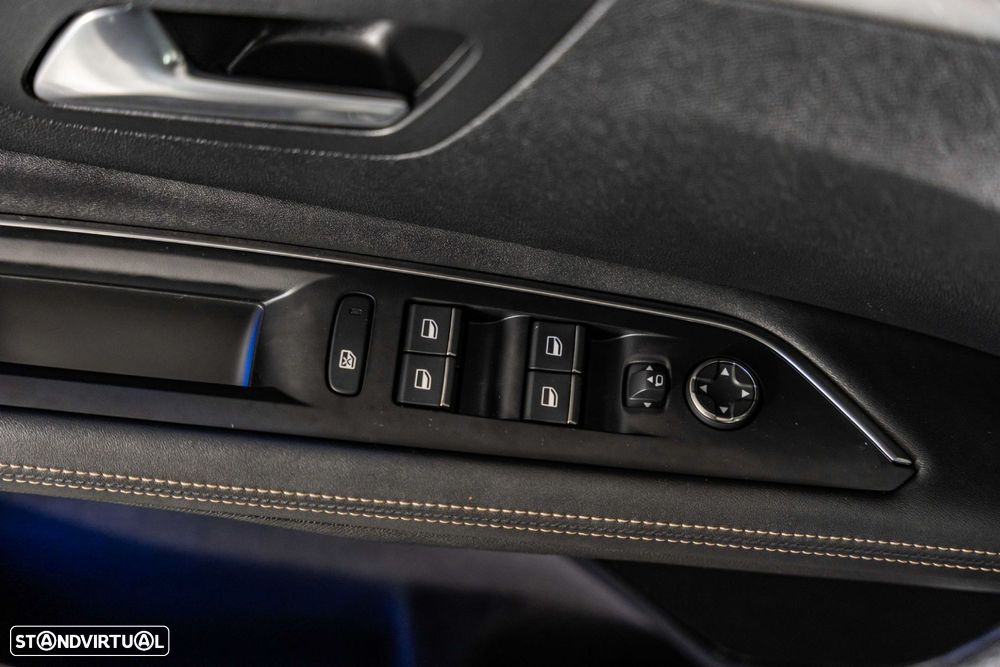 Peugeot 3008 1.6 Hybrid4 GT e-EAT8 - 25