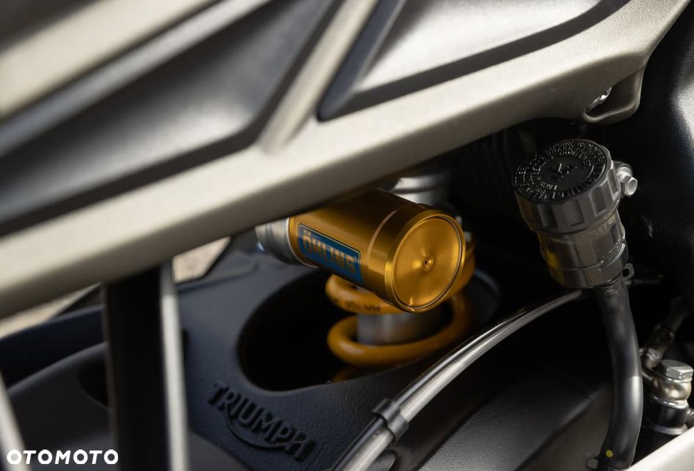 Triumph Street Triple - 11