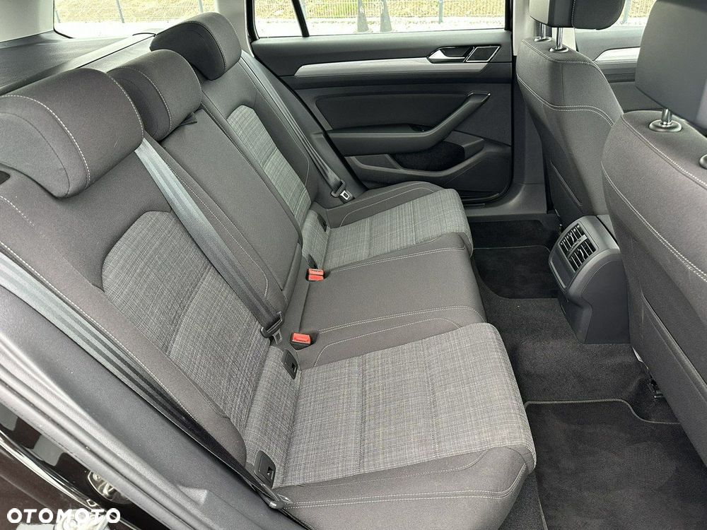 Volkswagen Passat 2.0 TDI EVO Business - 29