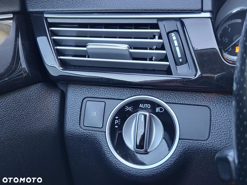 Mercedes-Benz Klasa E 300 BlueTEC Hybrid Avantgarde - 9