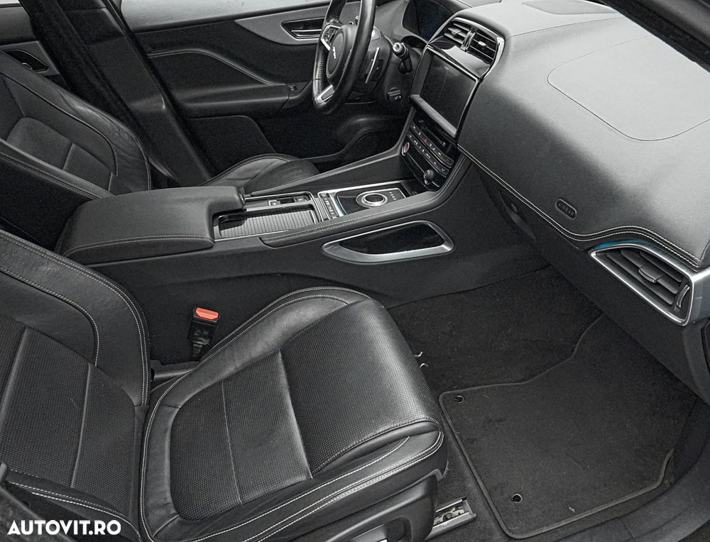 Jaguar F-Pace D200 AWD S - 14