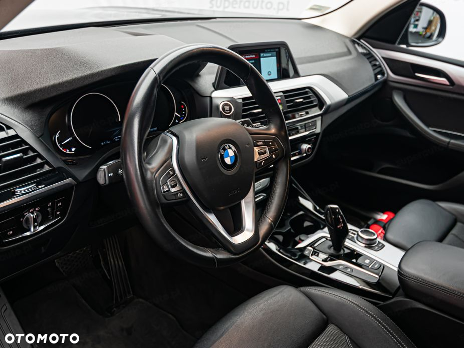 BMW X3 xDrive20i Advantage - 9
