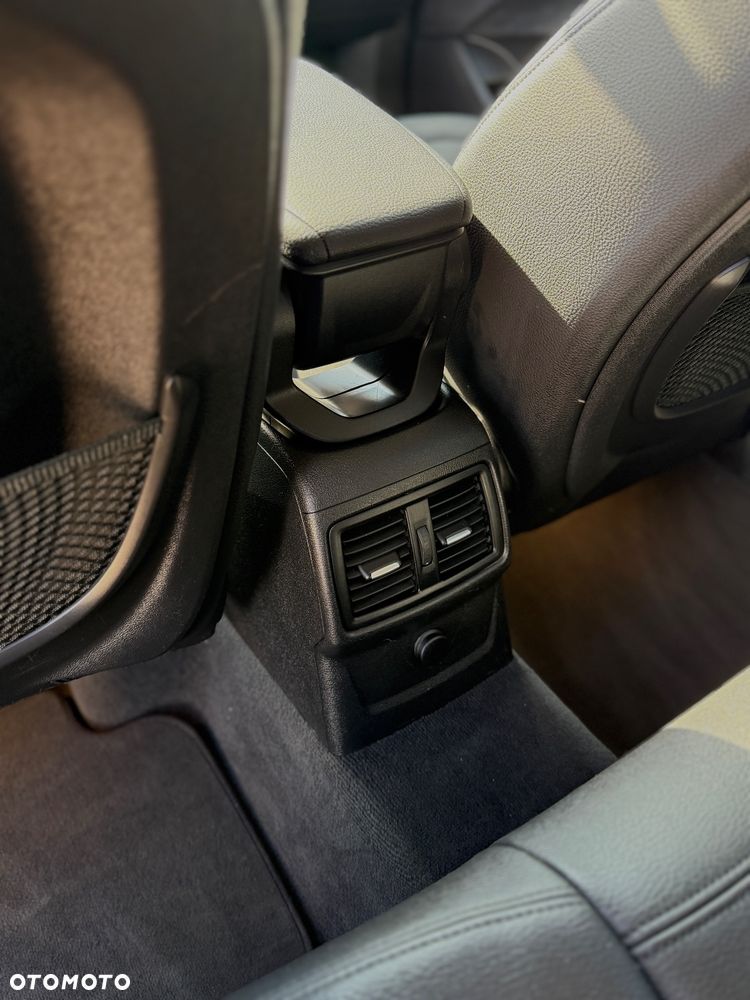 BMW X1 sDrive20d Sport Line - 24