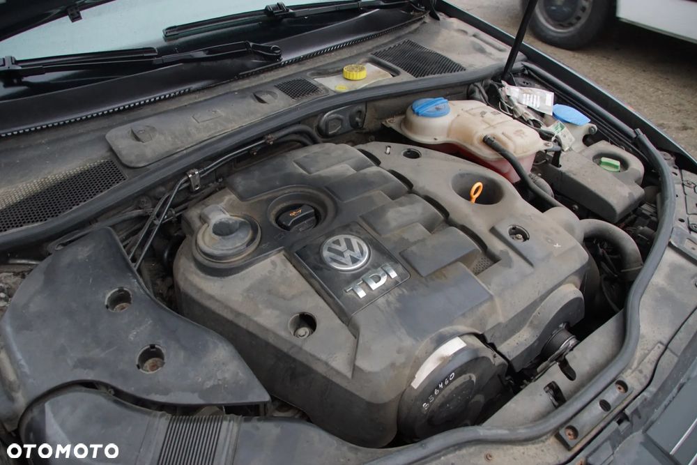 Auto na części - Volkswagen Passat B5 Lift 1.9 TDI 130 KM AWX GGB LA7T 2005R Silnik Skrzynia Drzwi Maska Klapa Zderzak Błotnik Szyba Lusterko Deska Kokpit Sterownik Moduł Czujnik Licznik Kierownica Panel - 16