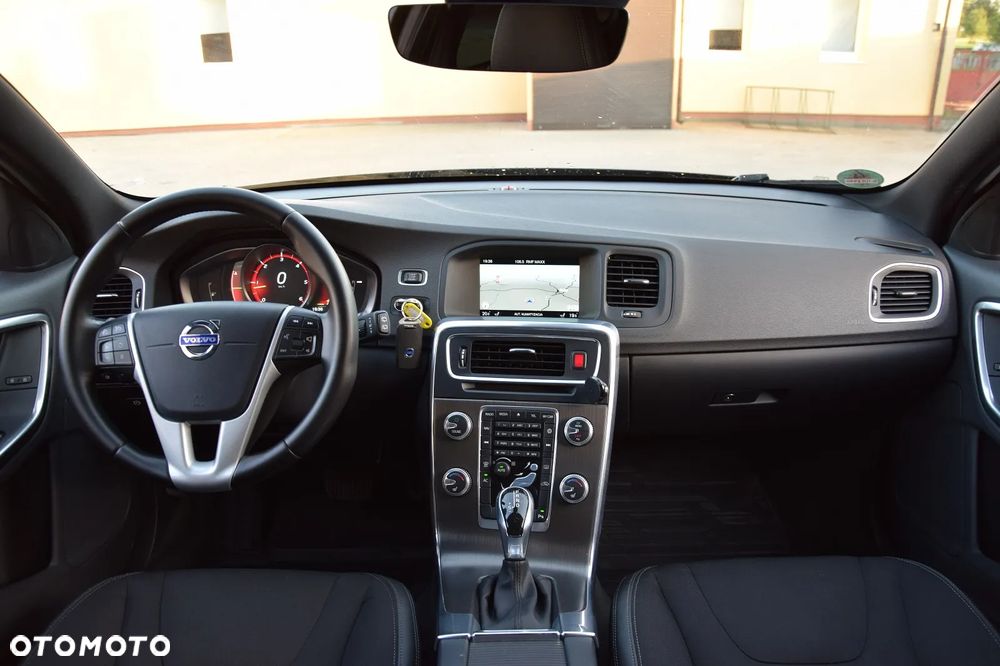 Volvo V60 D4 Geartronic Momentum - 21