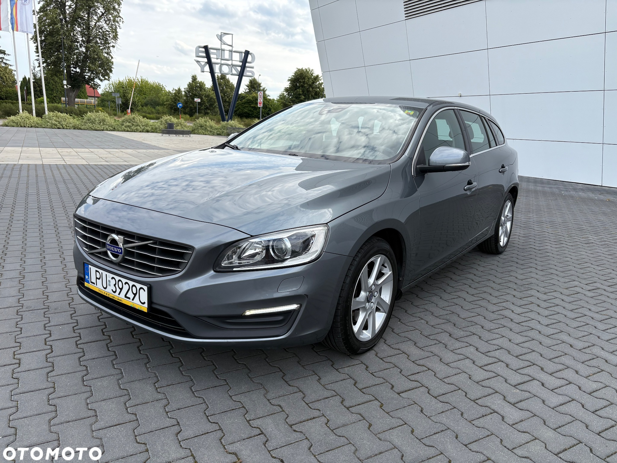 Volvo V60 D2 Momentum - 12