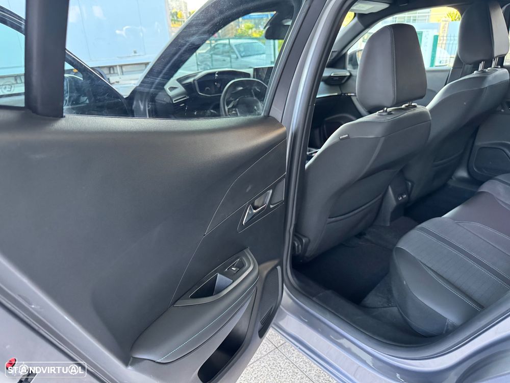 Peugeot 2008 1.2 PureTech Allure Pack - 32