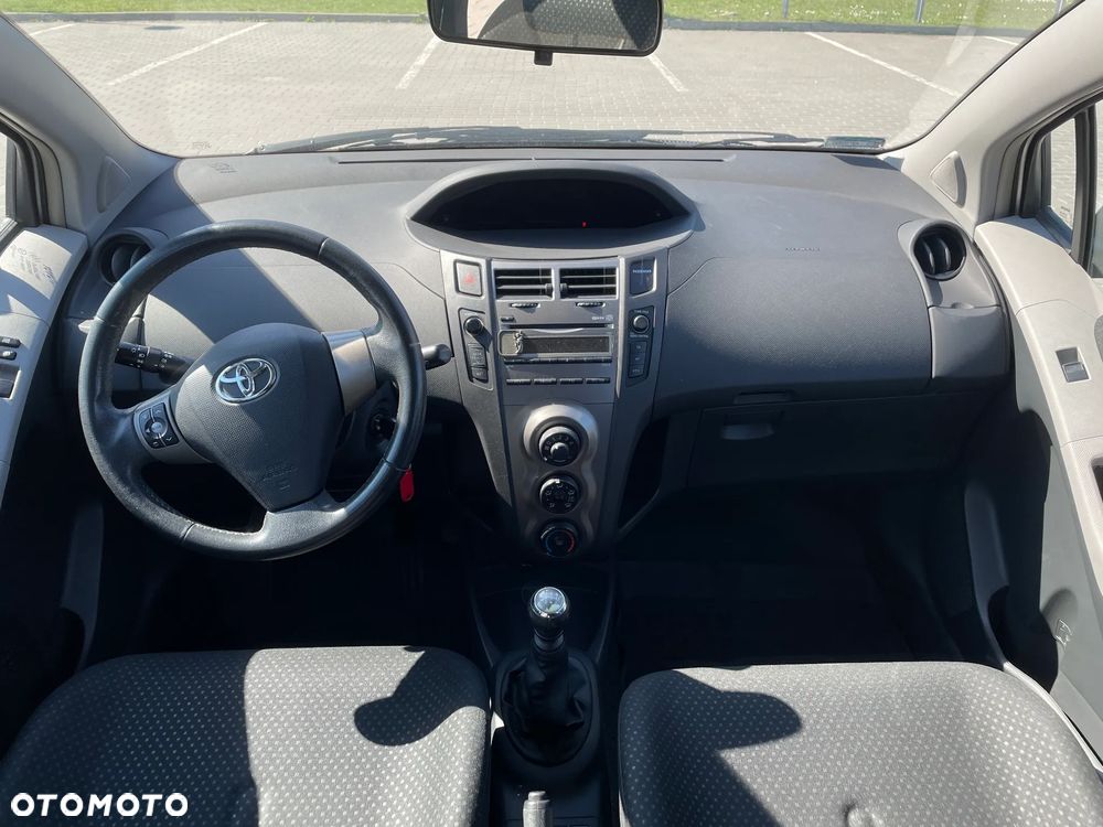 Toyota Yaris 1.33 Premium - 9