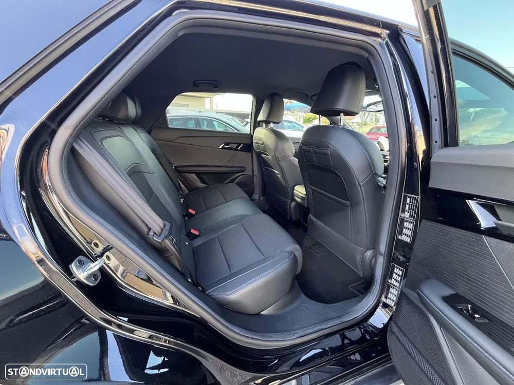 MG MG4 64 kWh Luxury - 36