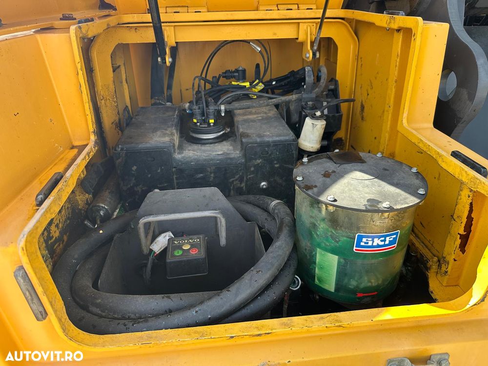 Volvo EC 250 EL - 10