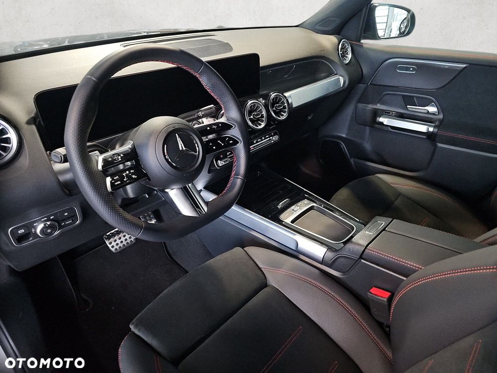 Mercedes-Benz GLB - 11