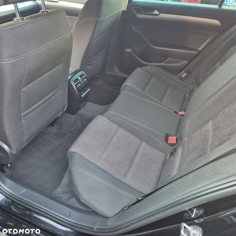 Volkswagen Passat - 15