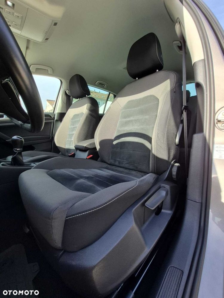 Volkswagen Golf - 10