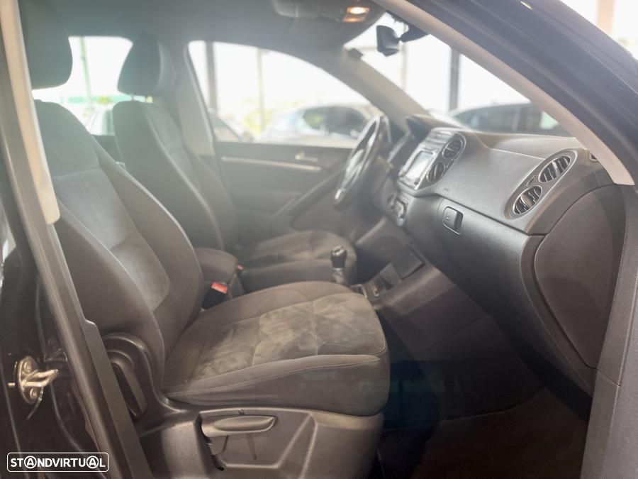 VW Tiguan 2.0 TDi Sport BlueMotion - 25