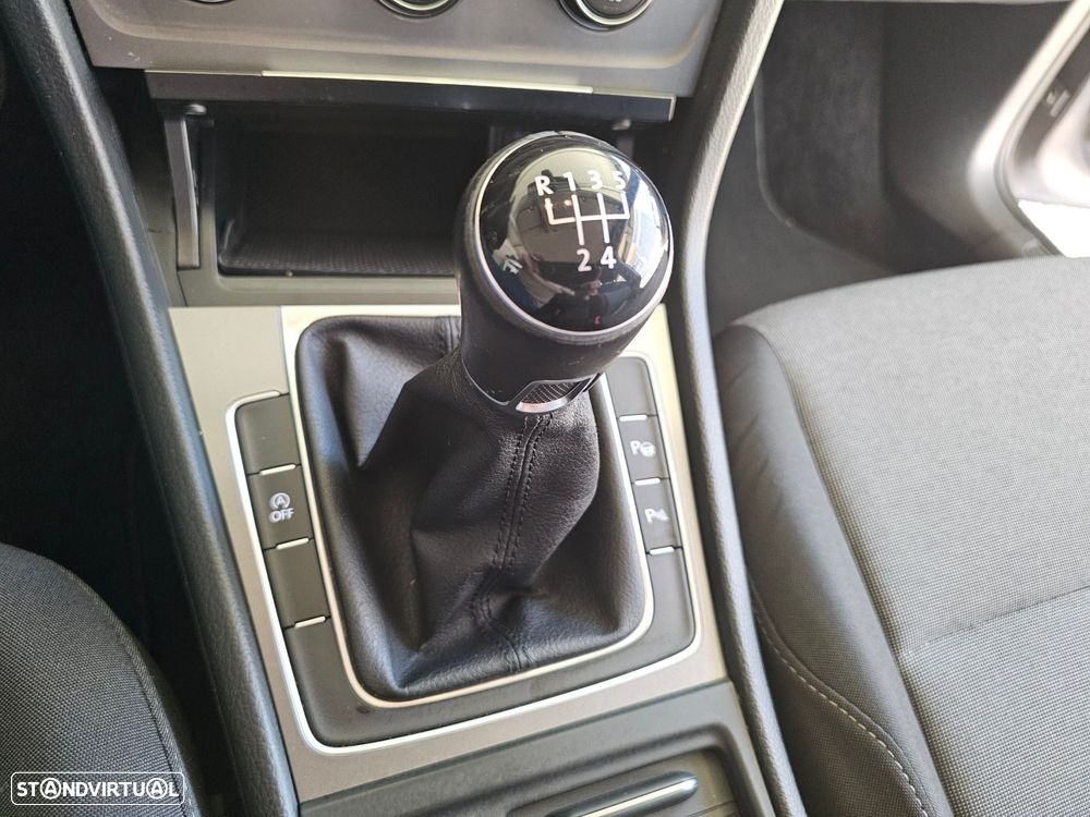 VW Golf 1.6 TDI Confortline - 12