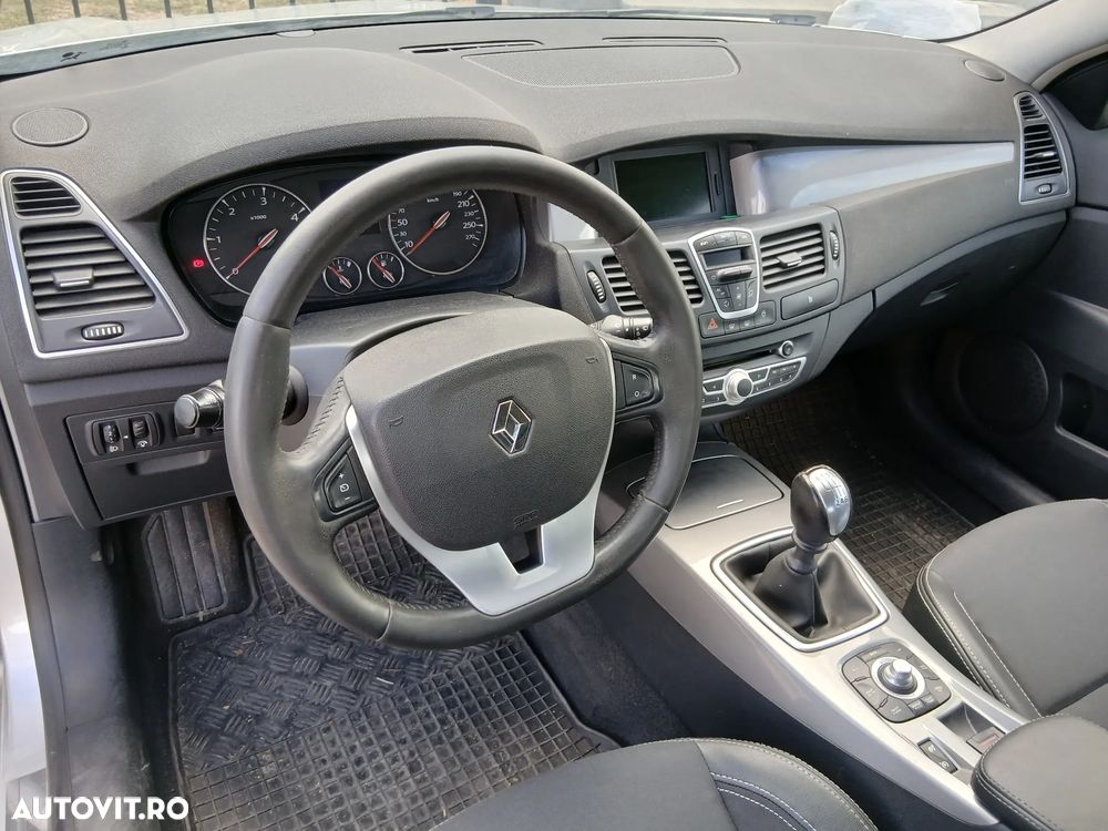 Renault Laguna 2011 photo 3
