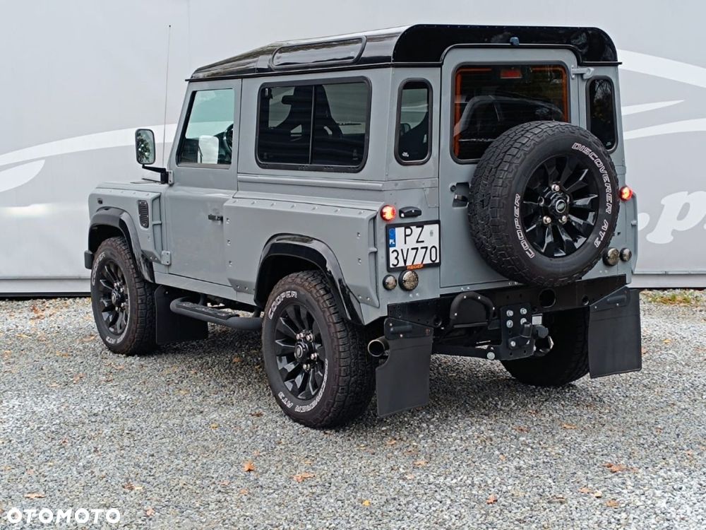 Land Rover Defender - 4
