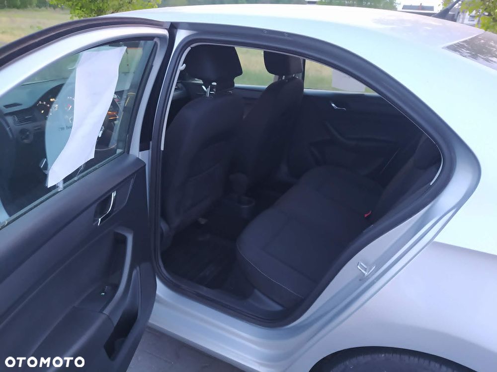 Skoda RAPID 1.2 TSI Ambition - 8